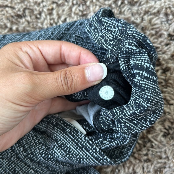 Lululemon - Picture 3 of 4